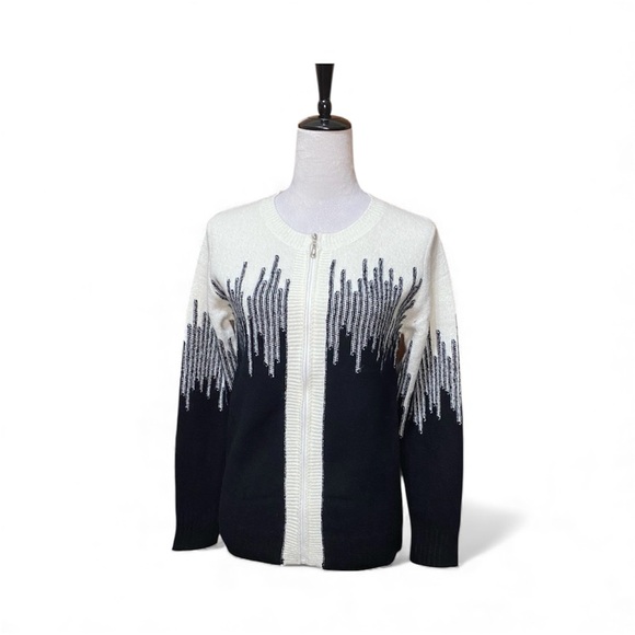 Sweaters - NWT Black and White Vertical Print Zip Up Sweater